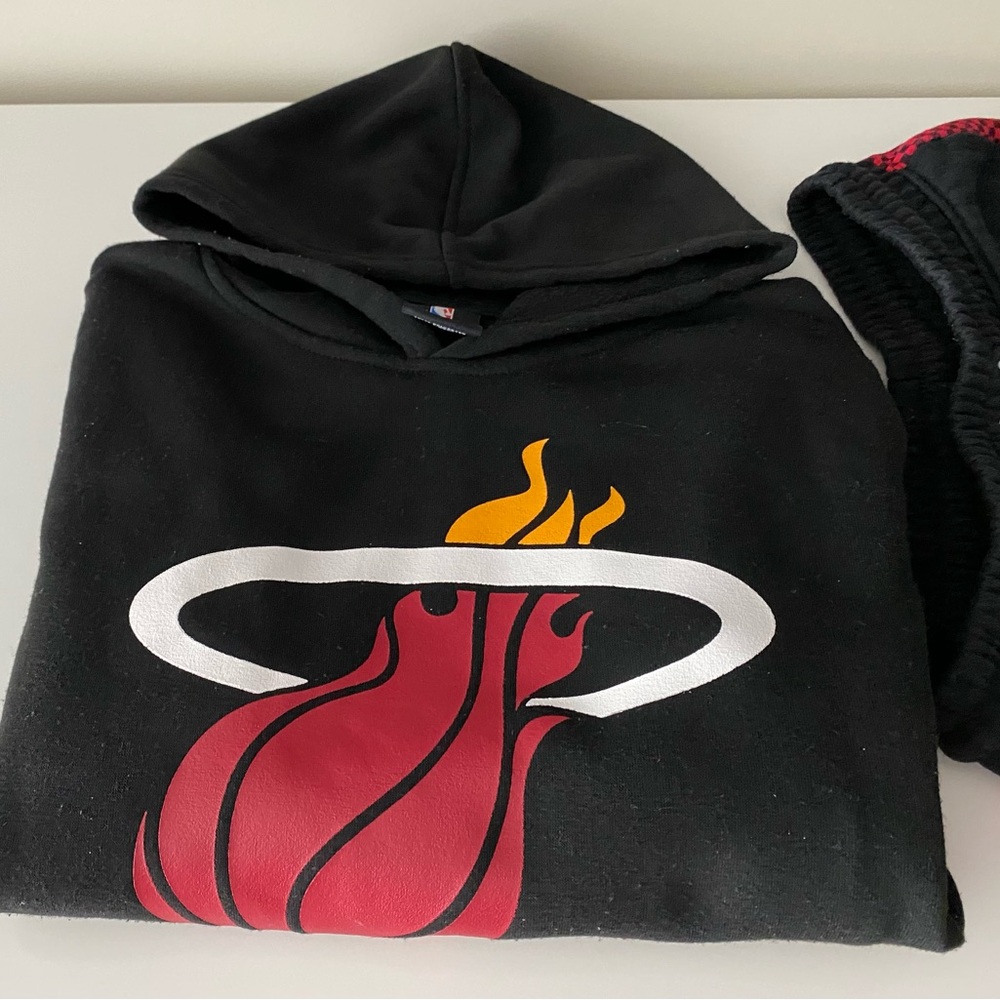 Miami Heat logo Matching Set  for youth ( size M, 14-16 ) Black and Red